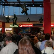 PoesnaparkAntonia-warteschlange-fans