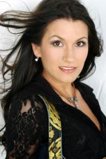 Antonia aus Tirol heizt an im Sexy Outfit